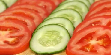 DOMATES VE SALATALIK BİRLİKTE TÜKETİLMEMELİ